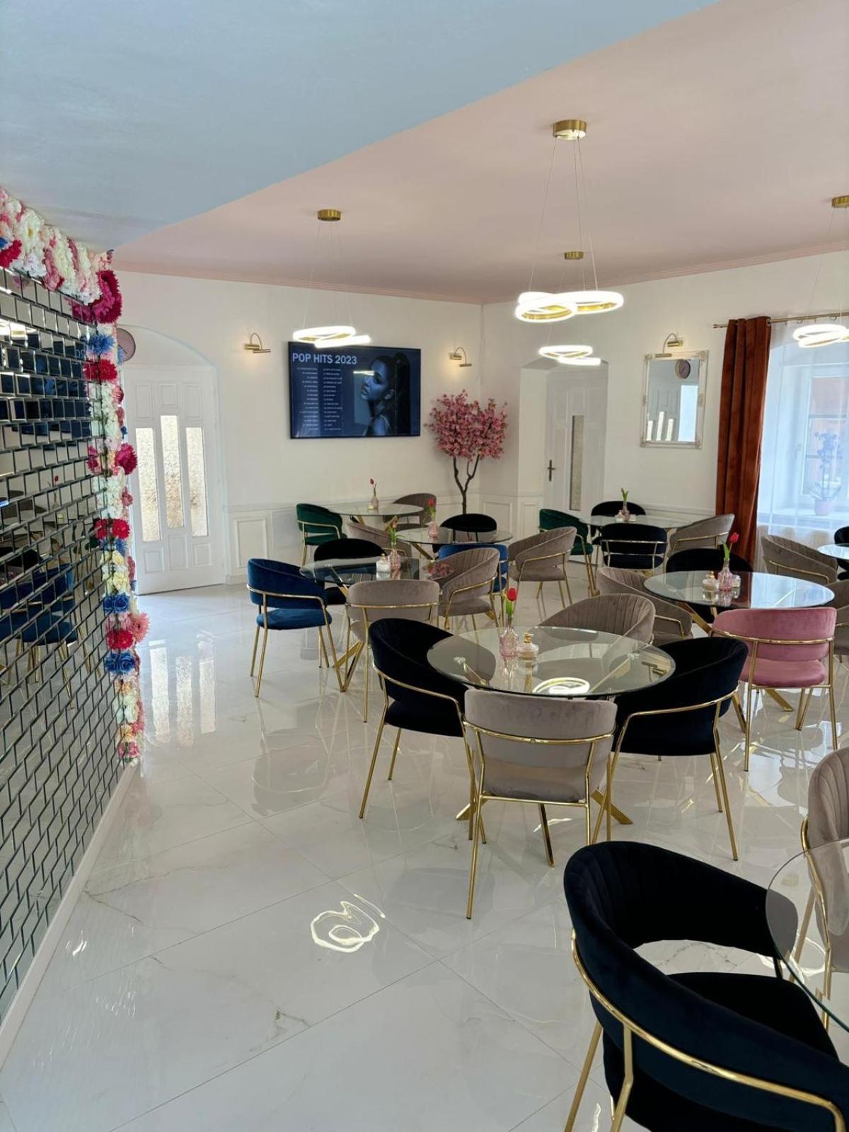 Boutique Hotel Posta Rl Oravsky Podzamok Exteriör bild